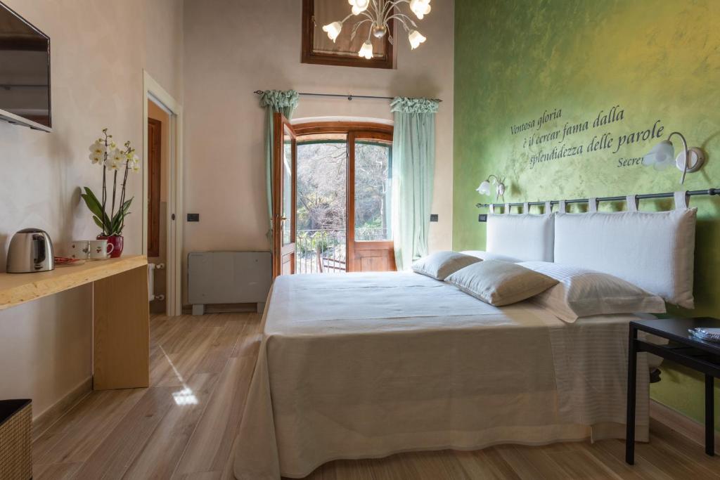 Postel nebo postele na pokoji v ubytování Borgo Petrarca