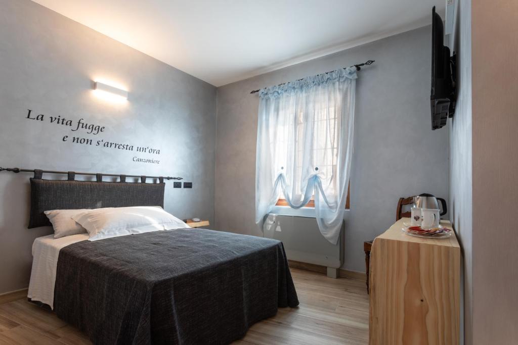 Postel nebo postele na pokoji v ubytování Borgo Petrarca