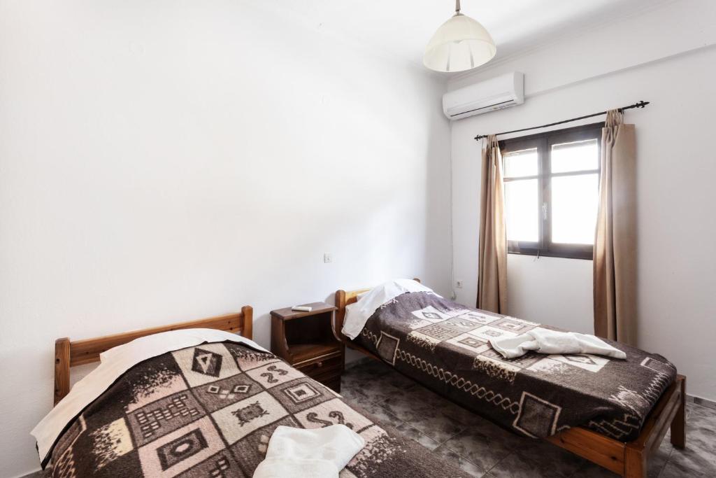Voodi või voodid majutusasutuse Despina Studios Kastanies Raxes Ikaria # 10 toas