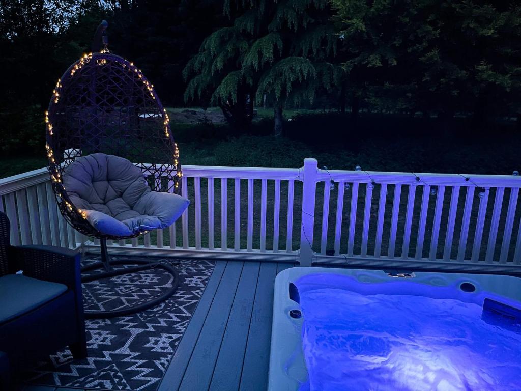 Zahrada ubytování Lucas Lodge with Hot Tub