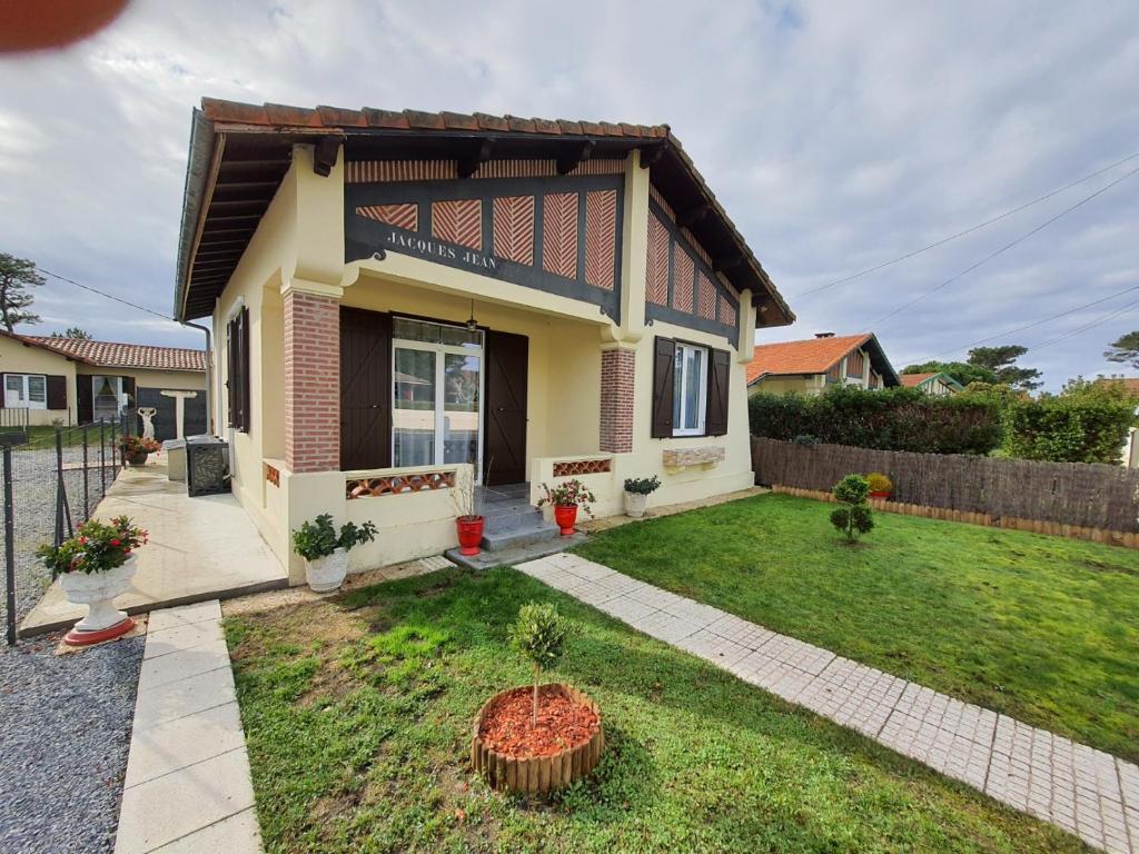 Κήπος έξω από το maison Jacques jean classée 4 etoiles