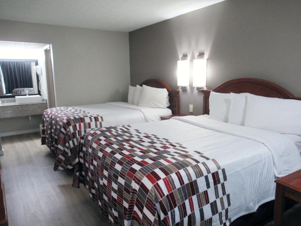 Red Roof Inn Walton, KY - Richwood - Cincinnati Airport South - Deluxe Queen Room With Two Queen Beds Non-Smoking