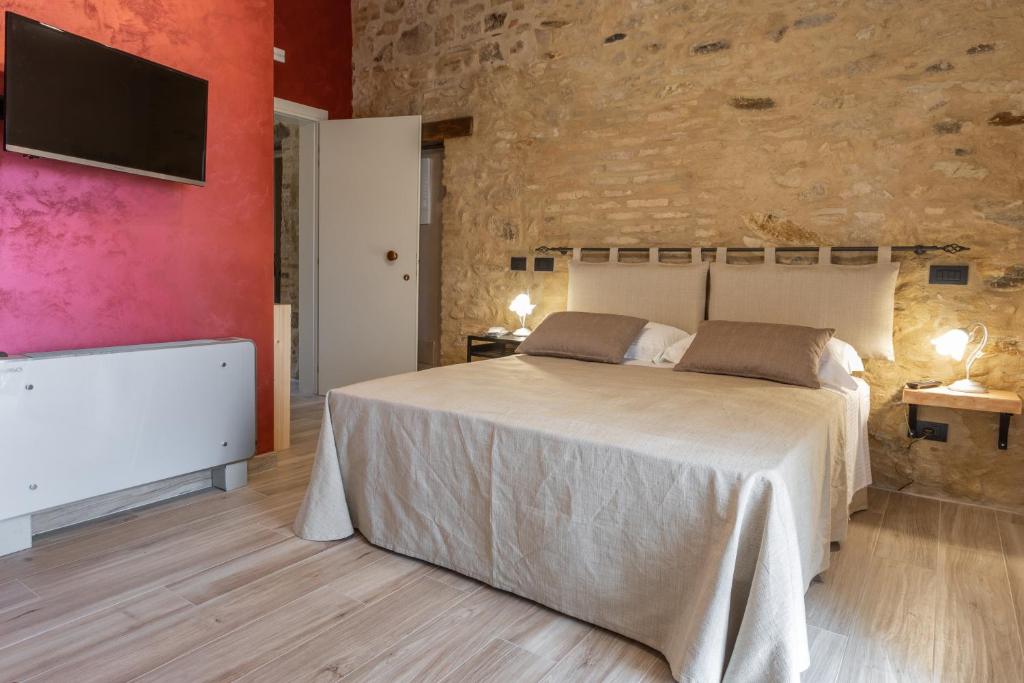 Postel nebo postele na pokoji v ubytování Borgo Petrarca