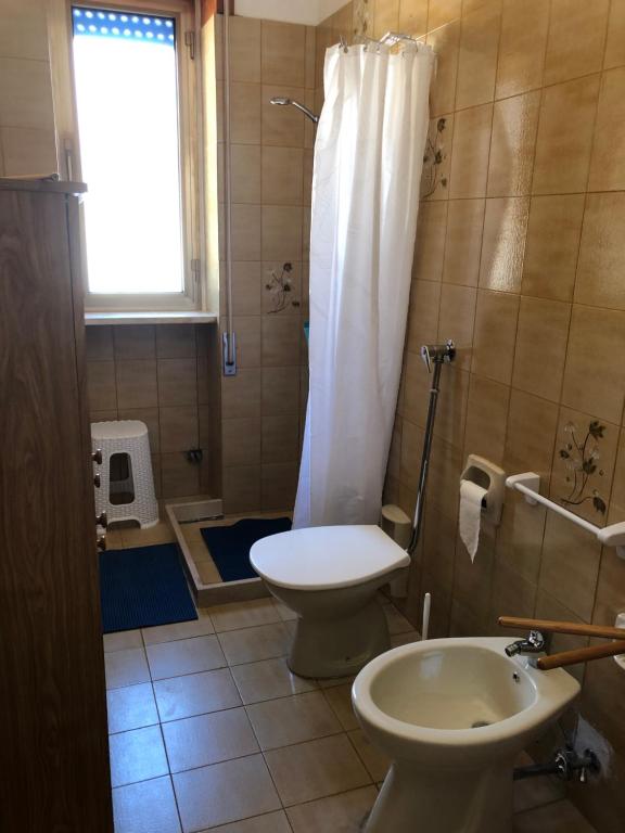 A bathroom at La sirenetta bellicosa
