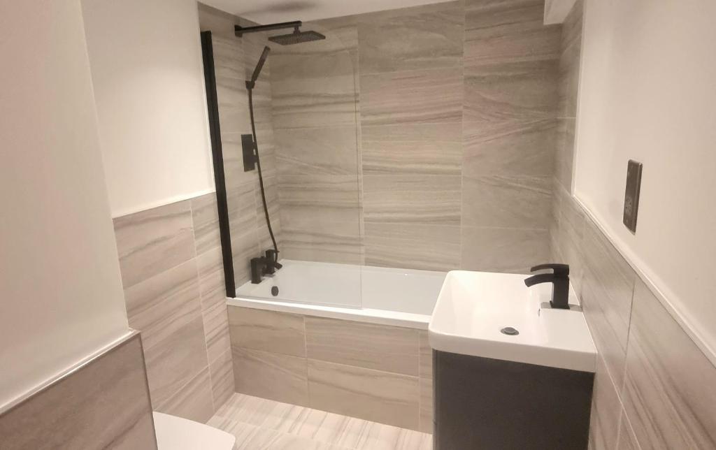 Hounds Gate Luxury Apartments by 1508 Stays - One-Bedroom Apartment