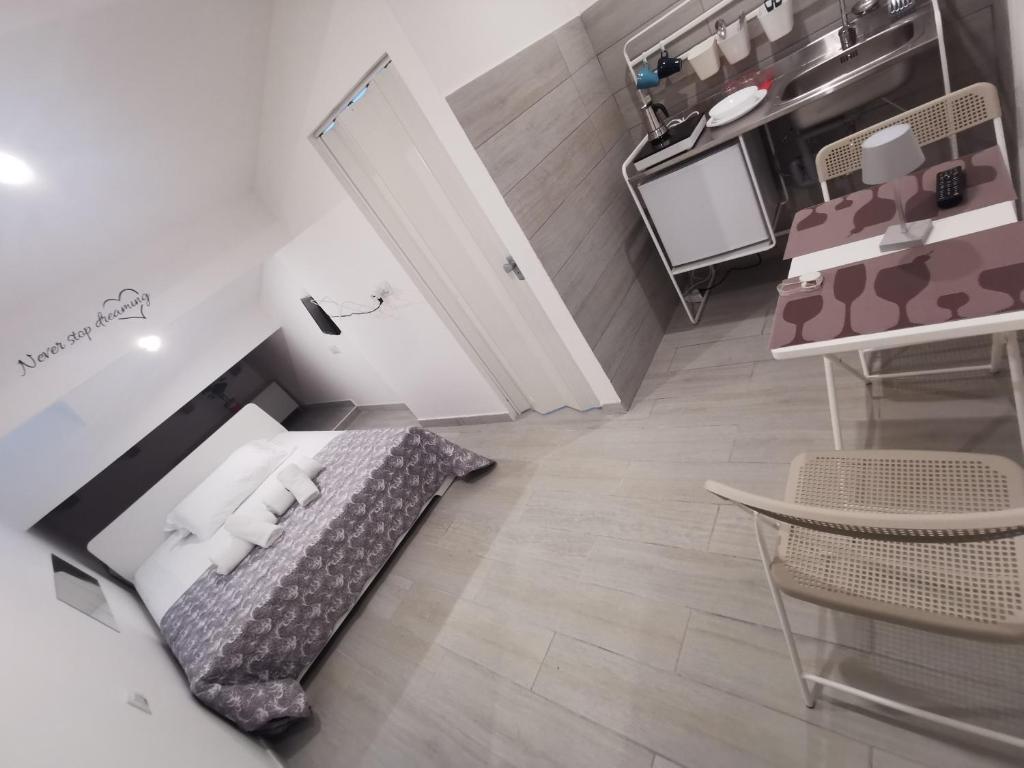 A bed or beds in a room at Alle Mansarde