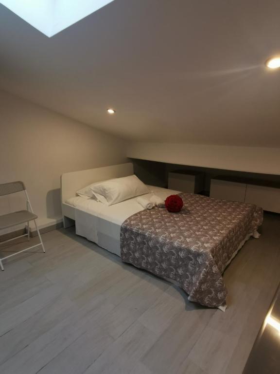 A bed or beds in a room at Alle Mansarde