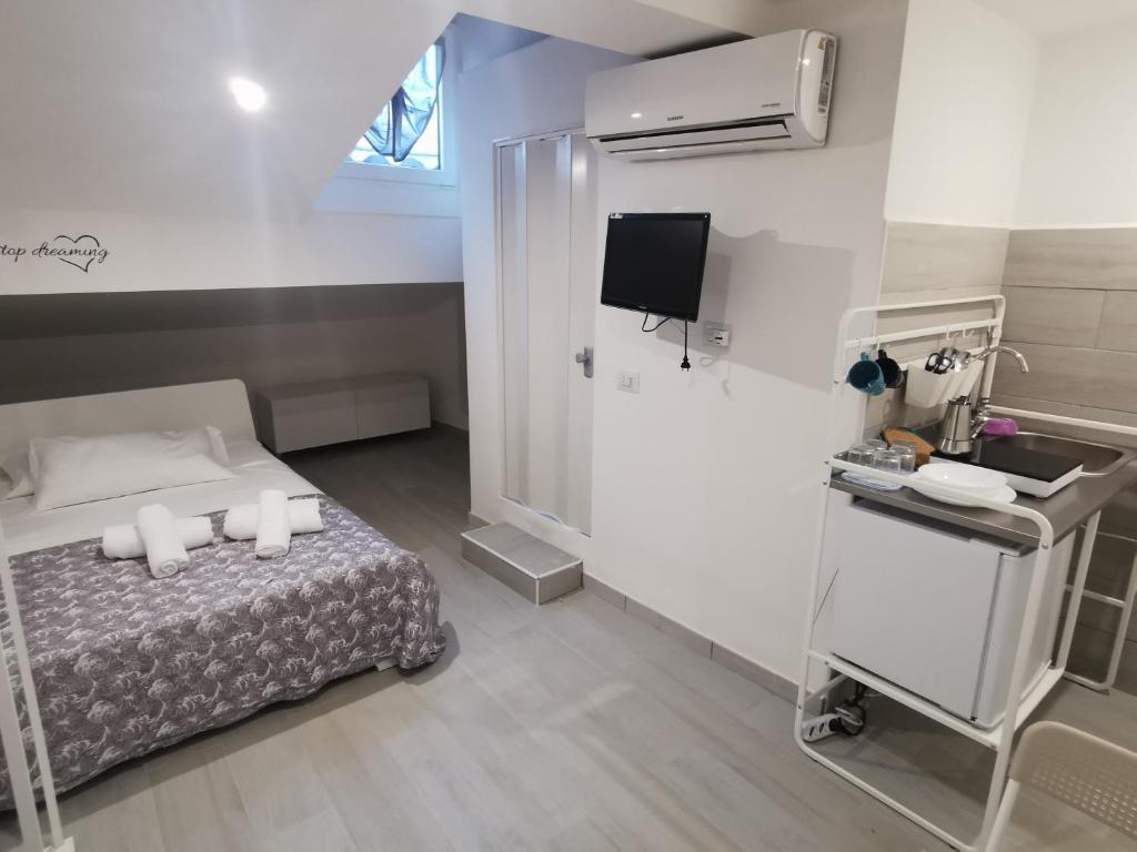 A bed or beds in a room at Alle Mansarde