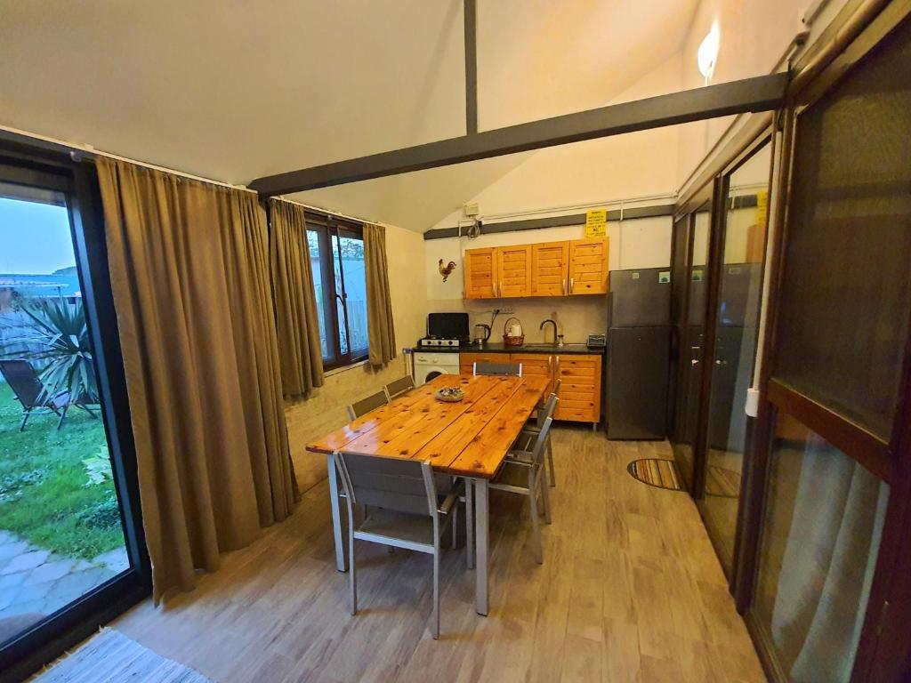 Kuchyň nebo kuchyňský kout v ubytování House & Yard Sesil XL 90m to beach