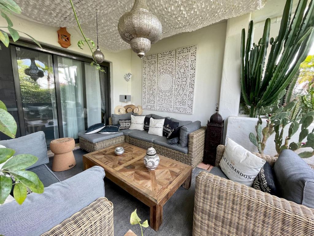 Posedenie v ubytovaní Luxury Apartment Sunset Golf Estepona
