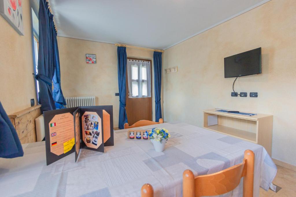 TV a/nebo společenská místnost v ubytování Chalet Li Baita Daniela