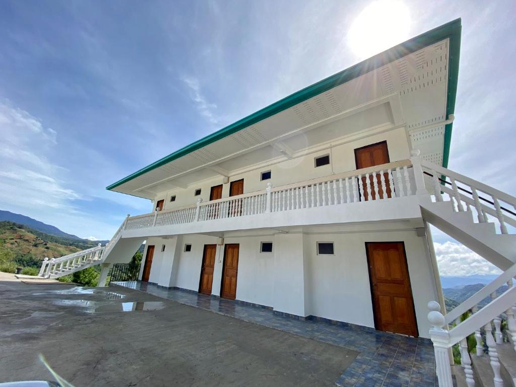 Nespecifikovaný výhled na hory nebo výhled na hory při pohledu z hotelu