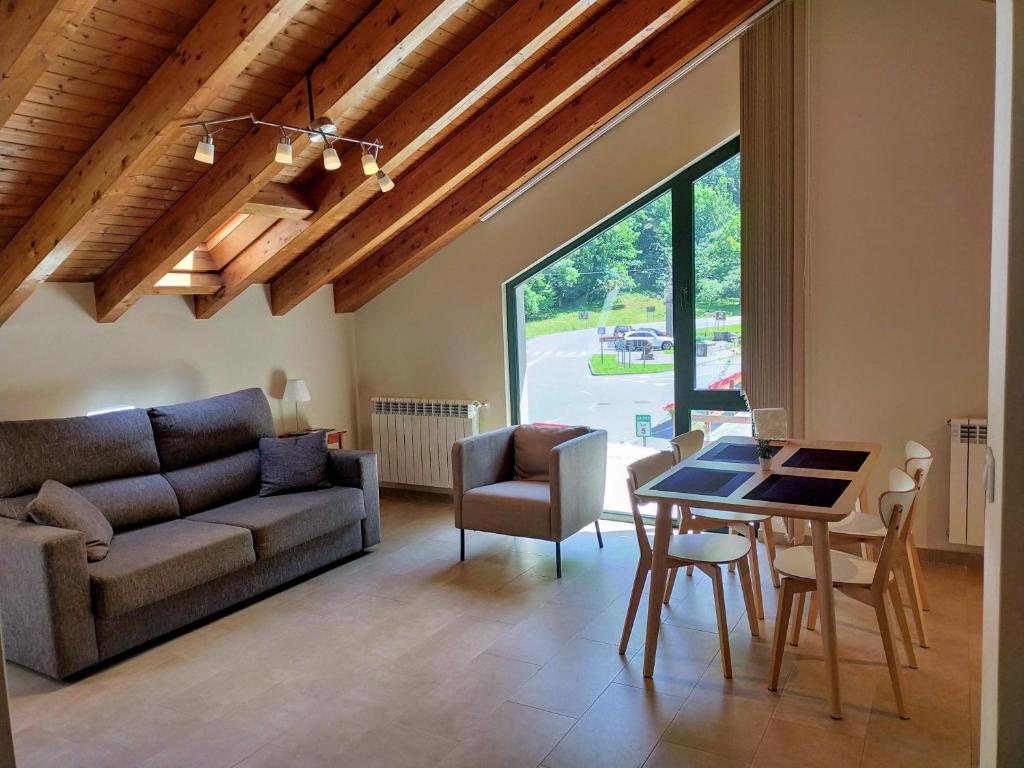 Fotografie z fotogalerie ubytování Apartamentos Turísticos la Estación y estudio v destinaci Cangas de Onís