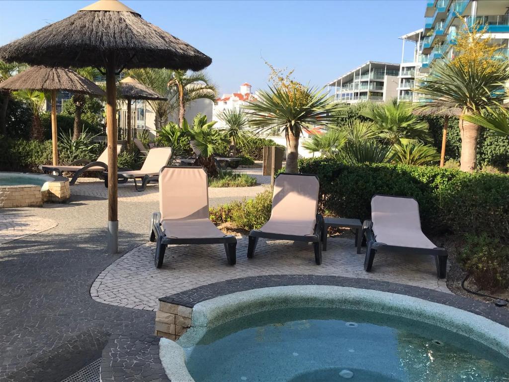 2 bedroom 1 bathroom apt with Communal pools in Ocean Village