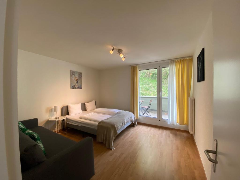 Postel nebo postele na pokoji v ubytování Galaxy Apartments Lucerne