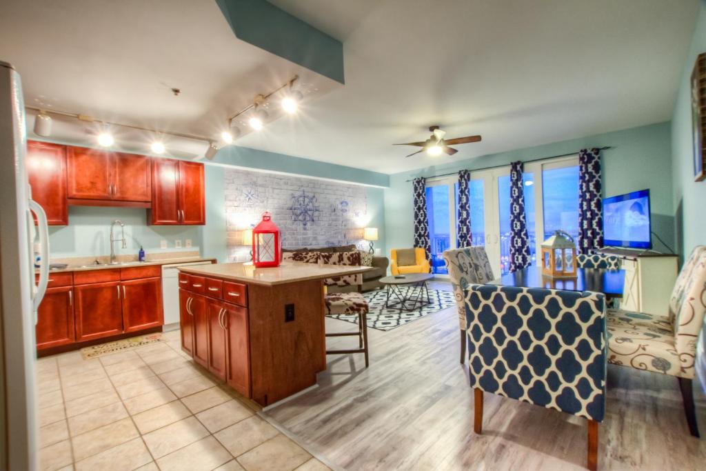 Η κουζίνα ή μικρή κουζίνα στο Laketown Wharf 1136 By Aneliya