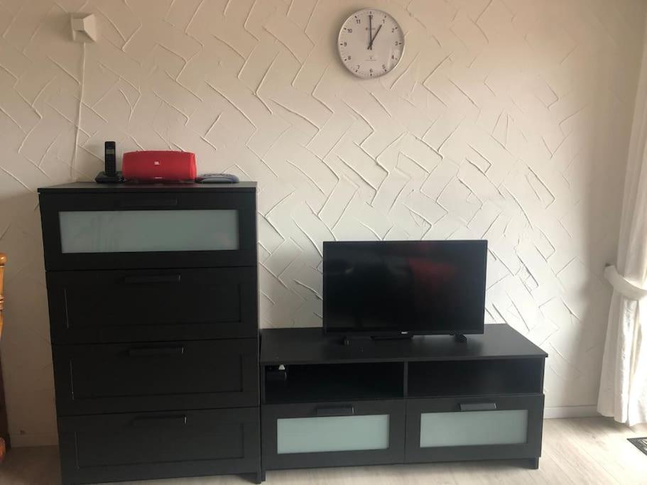 Televízia a/alebo spoločenská miestnosť v ubytovaní Groot appartement in Aparthotel met prachtig uitzicht