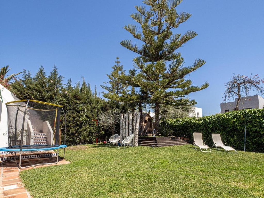 Zahrada ubytování Andalusian Delight Family Villa with 3 bedrooms with Amazing mountains Views