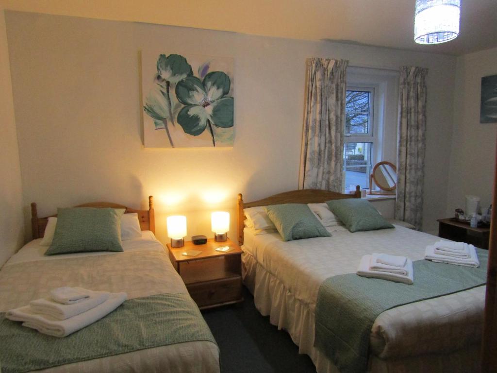 The Belted Will Inn - Habitación Doble Con Cama Extra