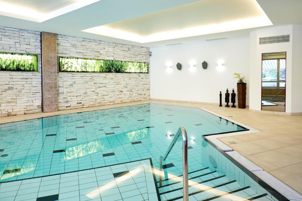 Bazén v ubytování LACUS Hotel am See nebo v jeho okolí