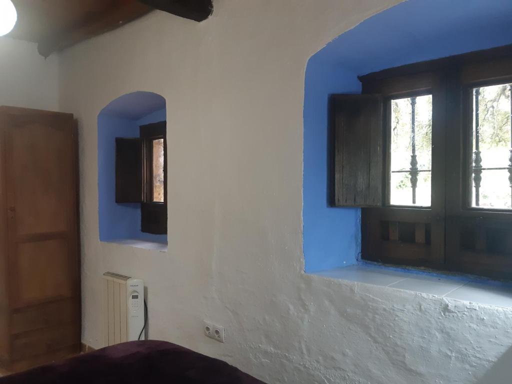A television and/or entertainment centre at Bonita Casa Rural en la Sierra de Aracena