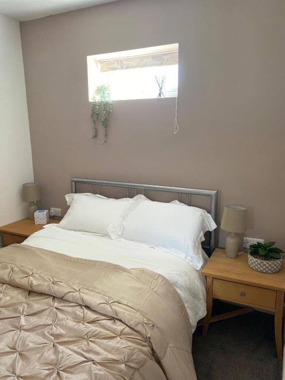 Postel nebo postele na pokoji v ubytování Cosy one bed central Fareham