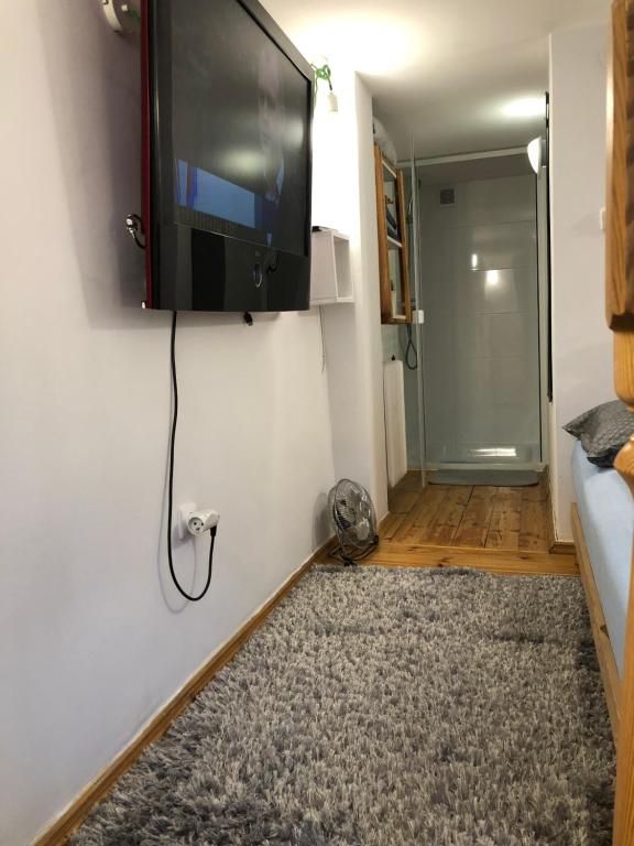 Televízia a/alebo spoločenská miestnosť v ubytovaní Old Town żuraw gdański