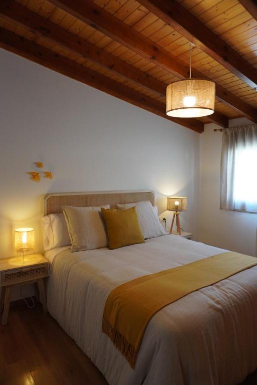 Postel nebo postele na pokoji v ubytování Pedra Moura Casa Rural