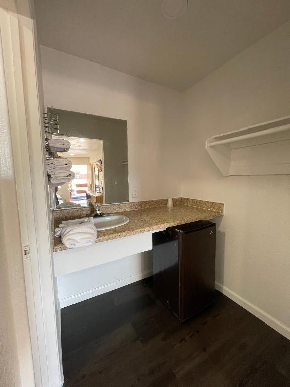 Palms Inn & Suites - Habitación De La Reina
