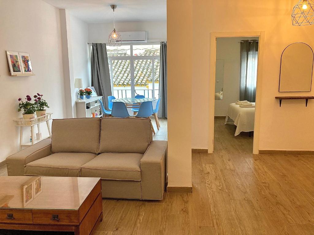 Postel nebo postele na pokoji v ubytování Acogedor apt 6pax 3Bdr 2Bth - CozyHomeSevilla6