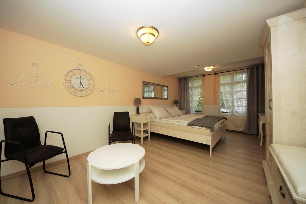 Postel nebo postele na pokoji v ubytování Liebezeit - ehemals Hotel Dillenburg