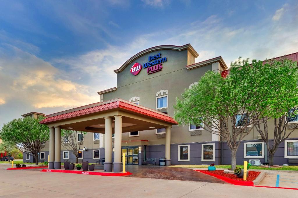 a hotel with a sign on the front of it at Best Western PLUS University Inn & Suites in Wichita Falls
