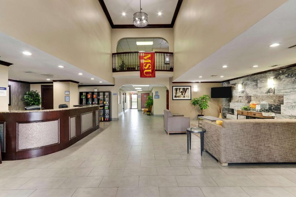 The lobby or reception area at Best Western PLUS University Inn & Suites
