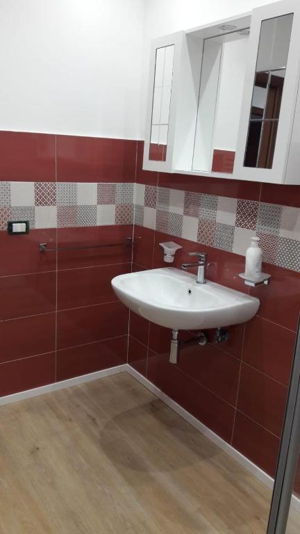 Kúpeľňa v ubytovaní Pecciolo Port Apartaments