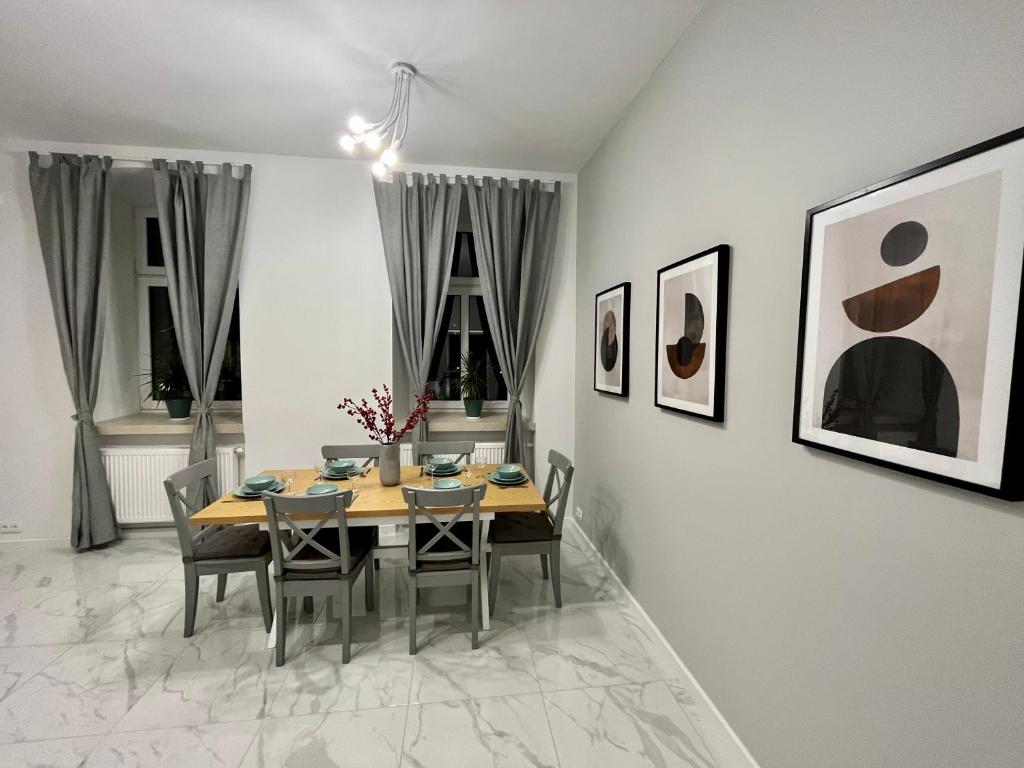 Posedenie v ubytovaní Apartamenty Wolności 18