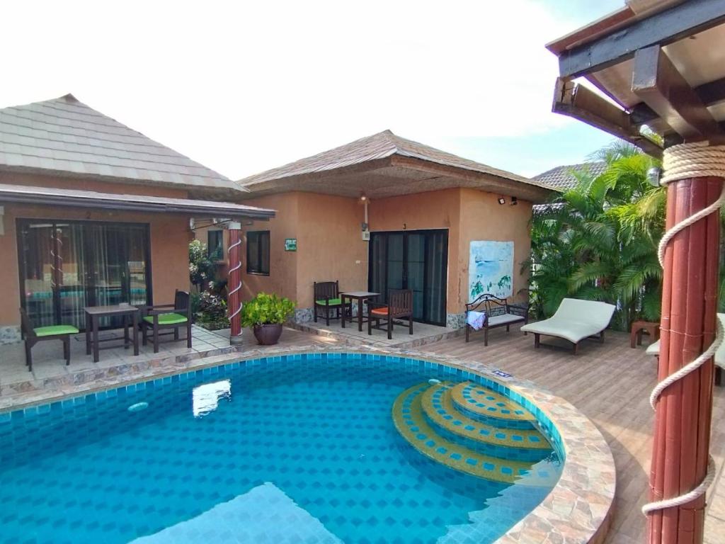 Bazén v ubytování Panisara Pool Villa Resort Huahin nebo v jeho okolí