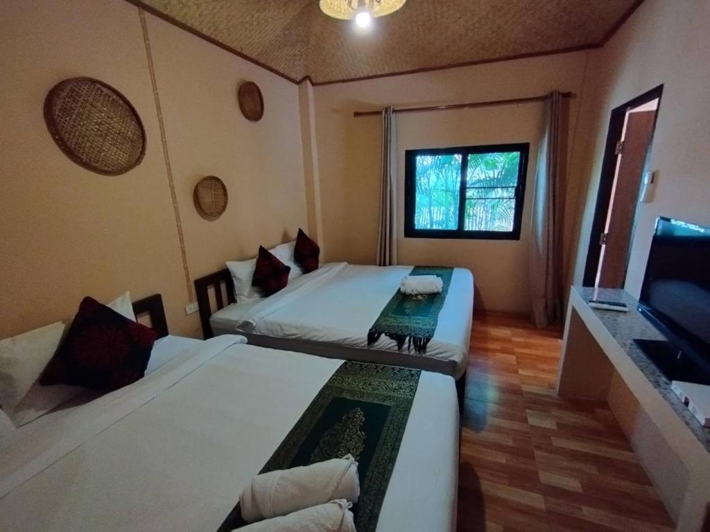 Postel nebo postele na pokoji v ubytování Panisara Pool Villa Resort Huahin