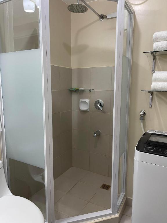 Koupelna v ubytování Spacious 2 Bedroom condo unit for rent