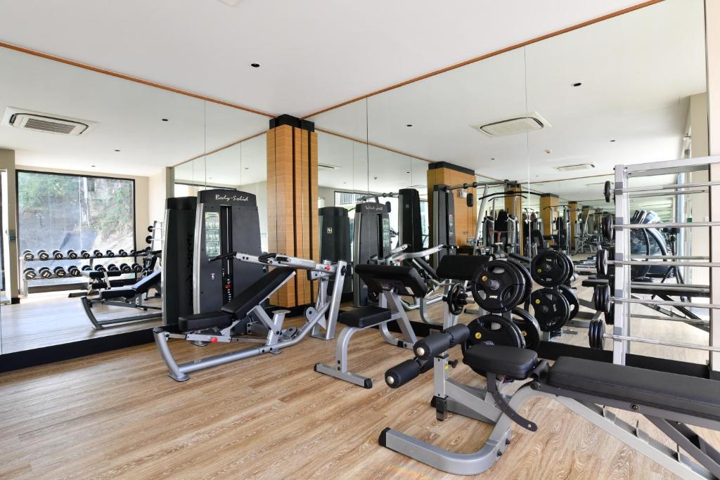Fitness centrum a/nebo fitness zařízení v ubytování SKYVIEW Resort Phuket Patong Beach