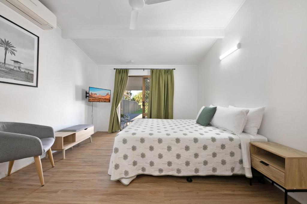 Postel nebo postele na pokoji v ubytování Kinka Palms Motel