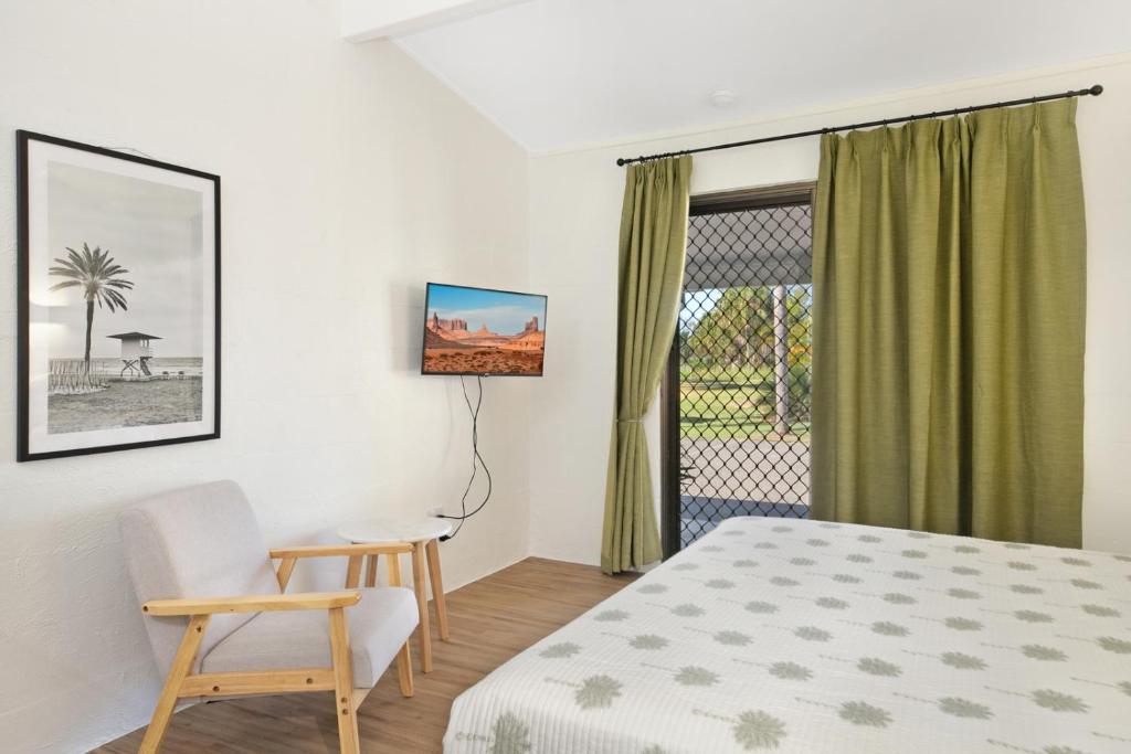 Postel nebo postele na pokoji v ubytování Kinka Palms Motel