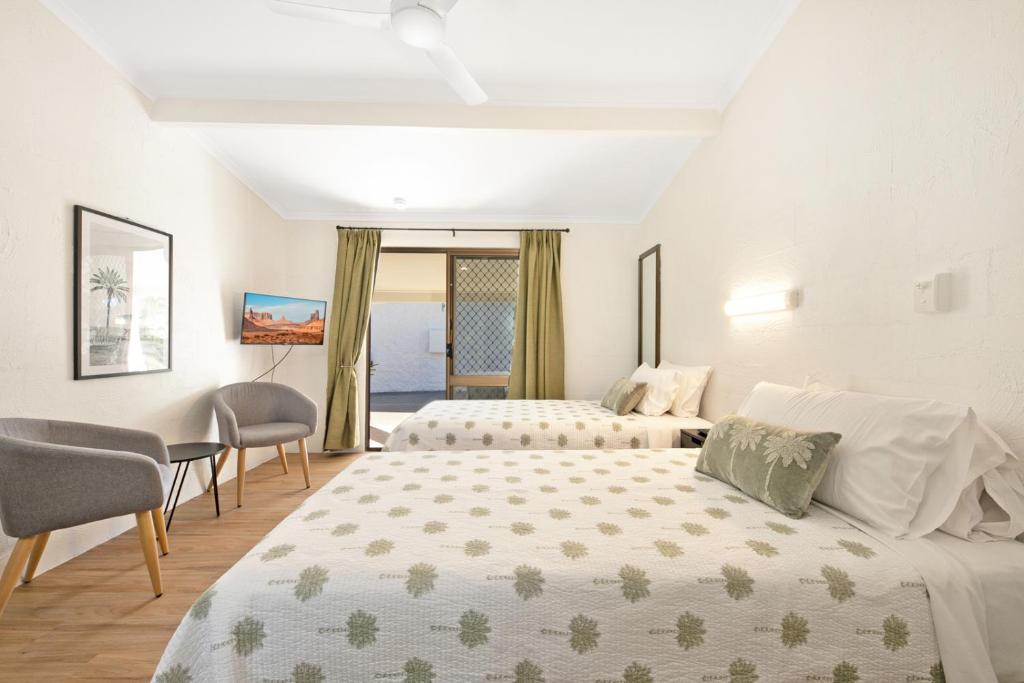 Postel nebo postele na pokoji v ubytování Kinka Palms Motel