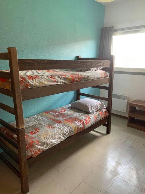 a room with two bunk beds and a pillow on a bench at Le Piroulet in Vassieux-en-Vercors