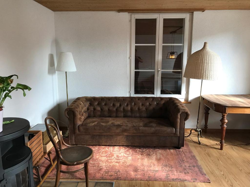 Posezení v ubytování Simple flat 72 m2 in the centre of Burgdorf with private parking