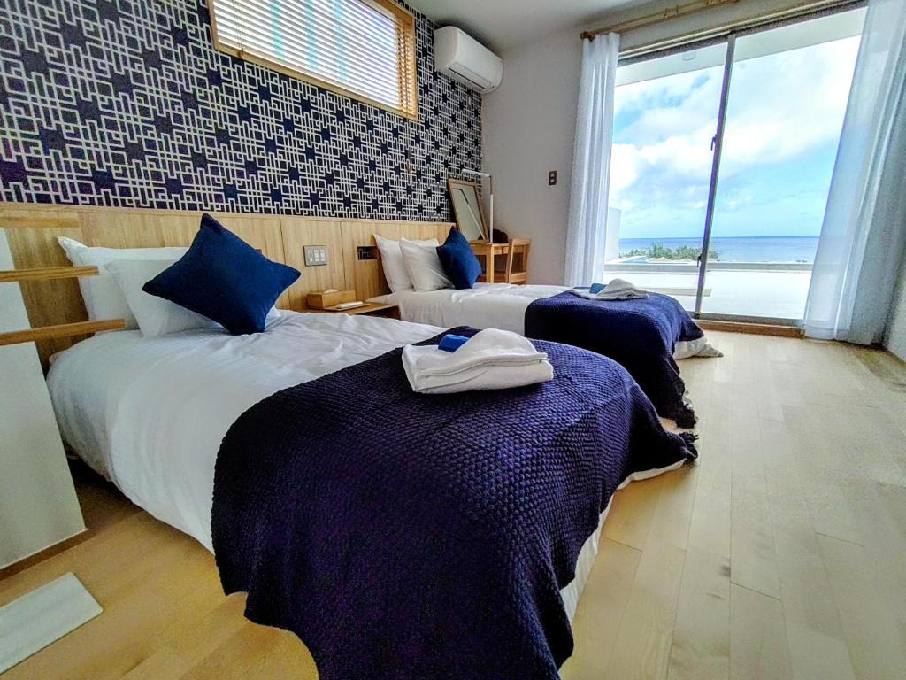 Postel nebo postele na pokoji v ubytování Ocean View Ishigaki Sora and Umi