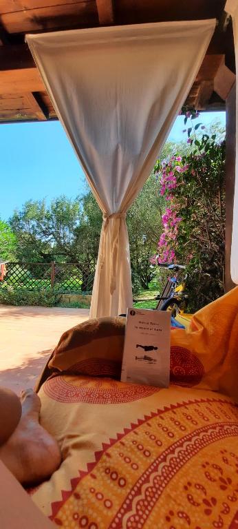 a bed with a sign on it with a window at Appartamento a Punta Asfodeli in Porto Rotondo