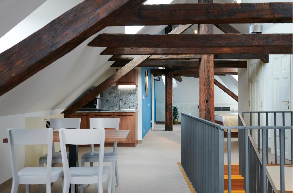 Golden Angel Suites by Adrez - Resim 20