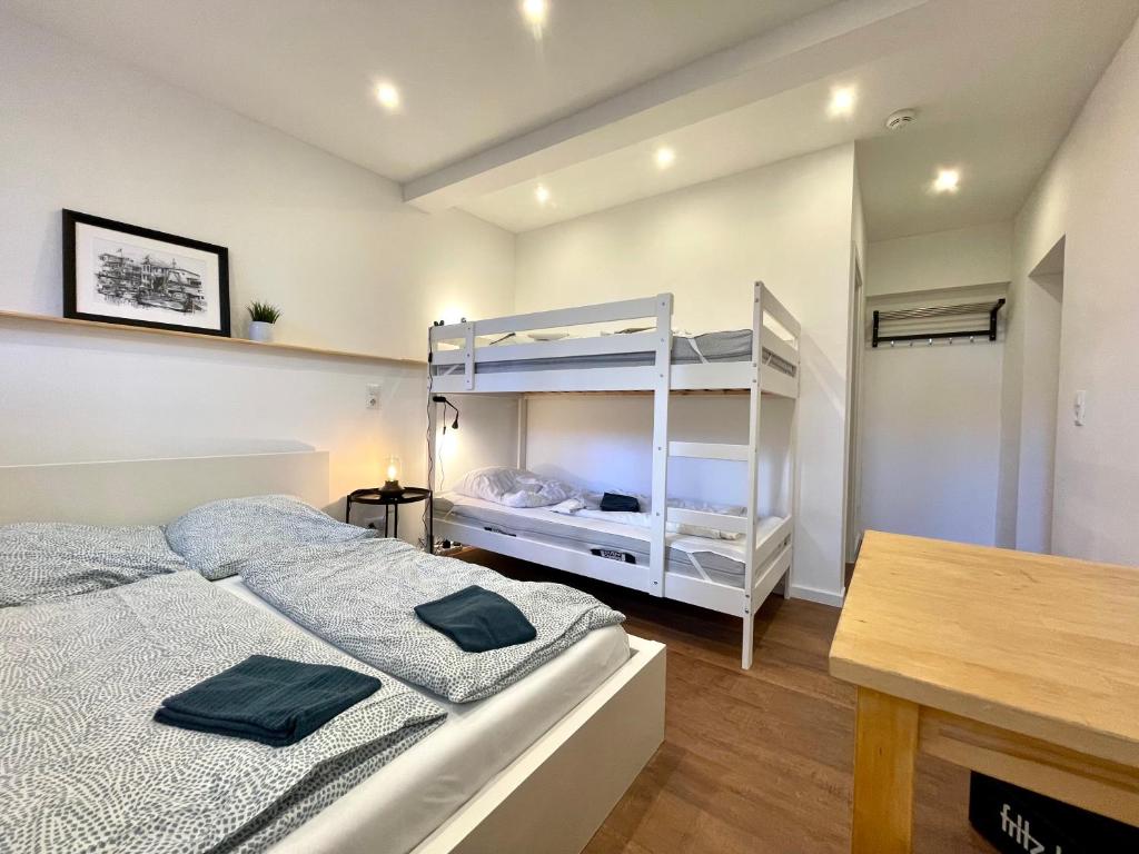 Postel nebo postele na pokoji v ubytování Blue Doors Hostel Altstadt