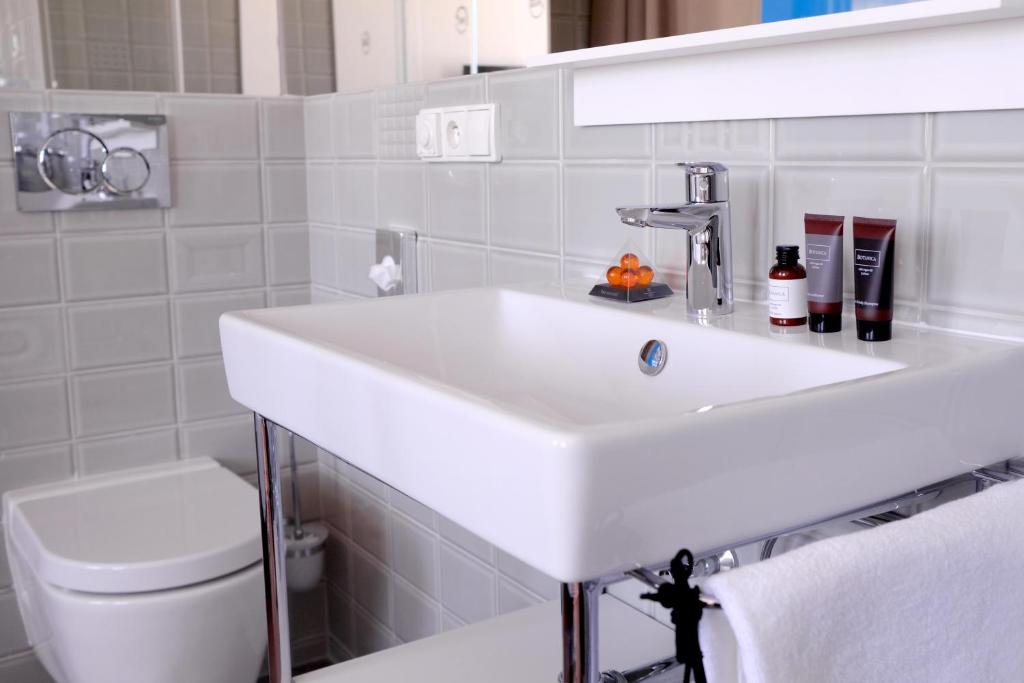 Hotel Avion - National Cultural Monument - ICONIC HOUSES ORG - Resim 25