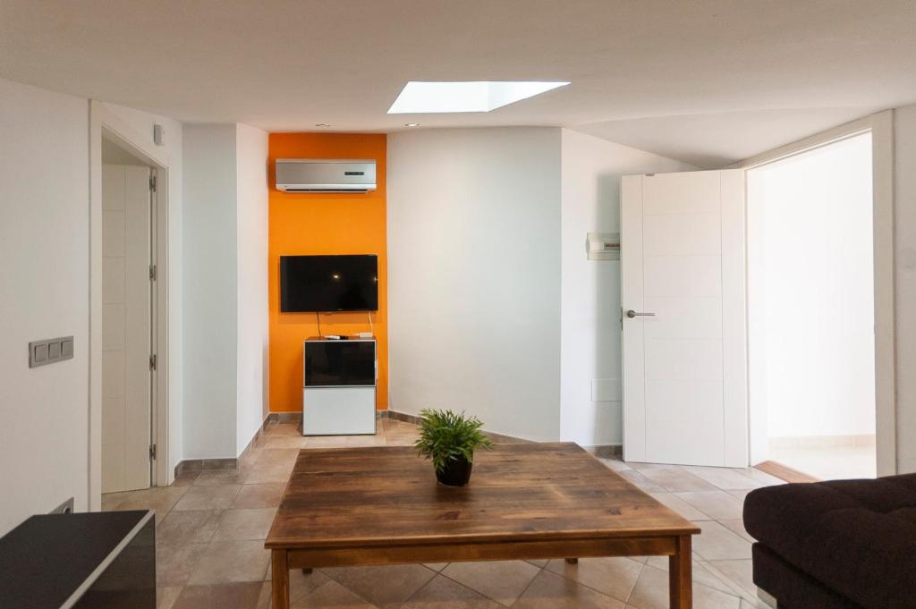 Fotografie z fotogalerie ubytování Lets Holidays Bright duplex apartment with pool v destinaci Tossa de Mar